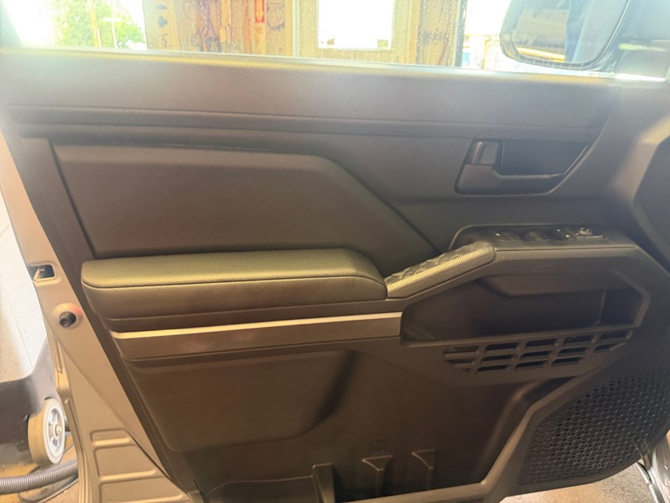 Certified 2025 Toyota Tacoma SR5 AWD/4WD image 36