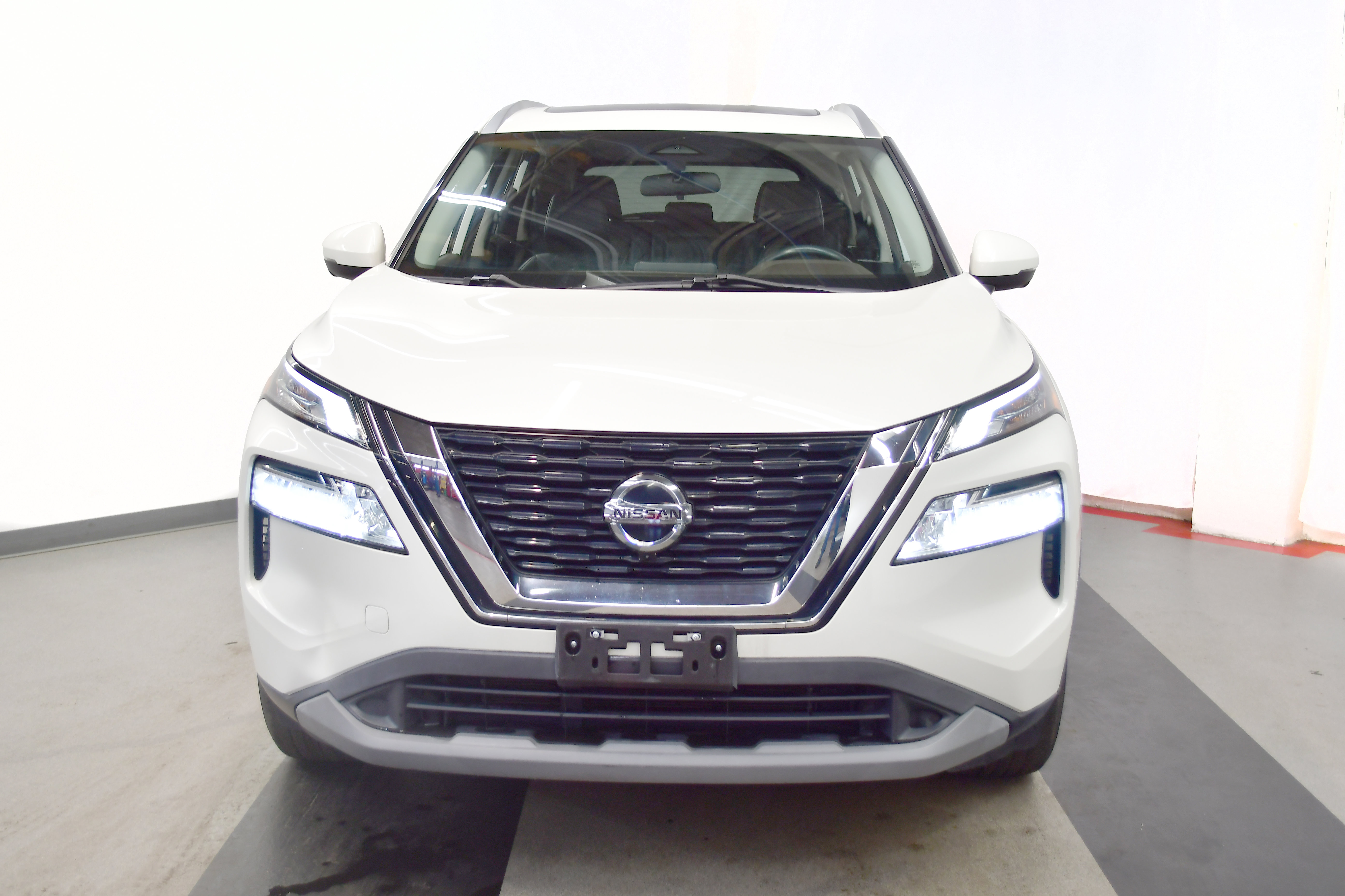 Used 2021 Nissan Rogue SV w/ Premium Package AWD/4WD image 3