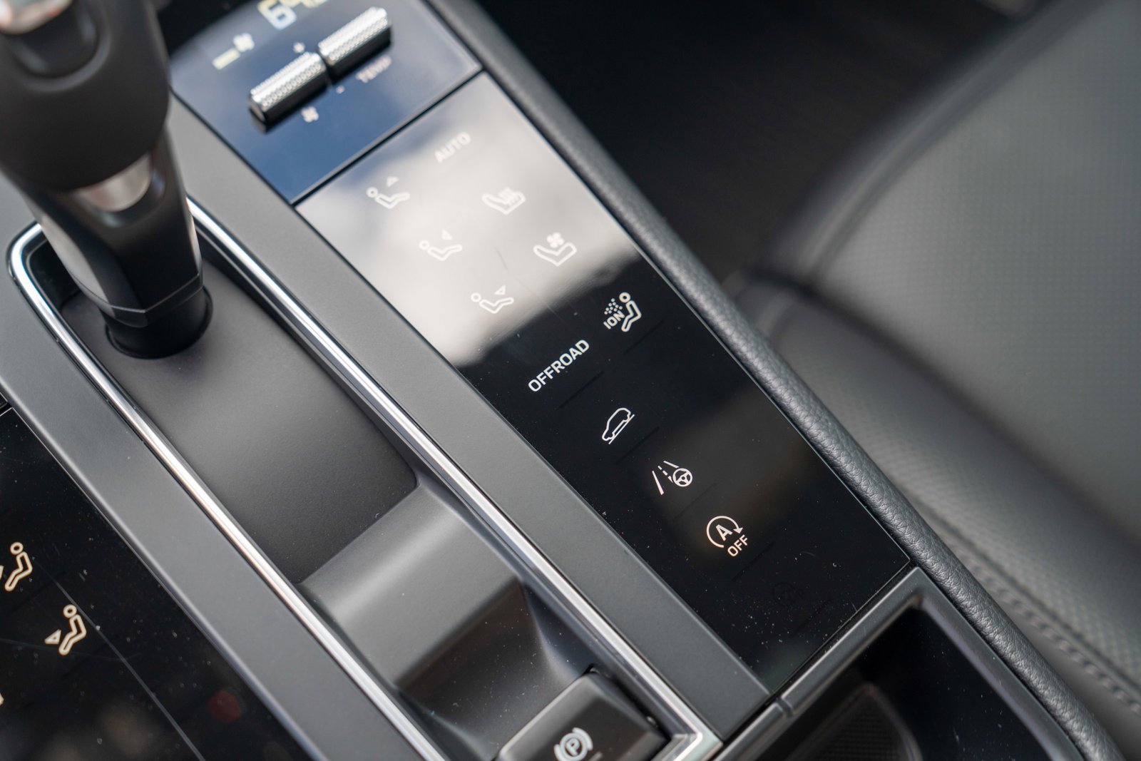 Certified 2026 Porsche Macan AWD/4WD image 19
