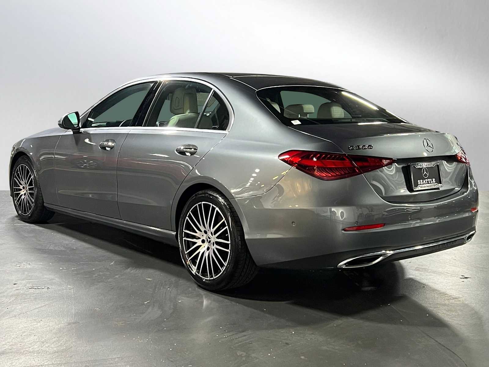 Used 2025 Mercedes-Benz C 300 4MATIC Sedan image 5