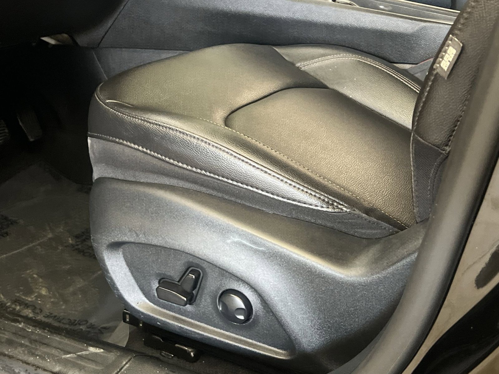 Used 2024 Jeep Compass Latitude image 12