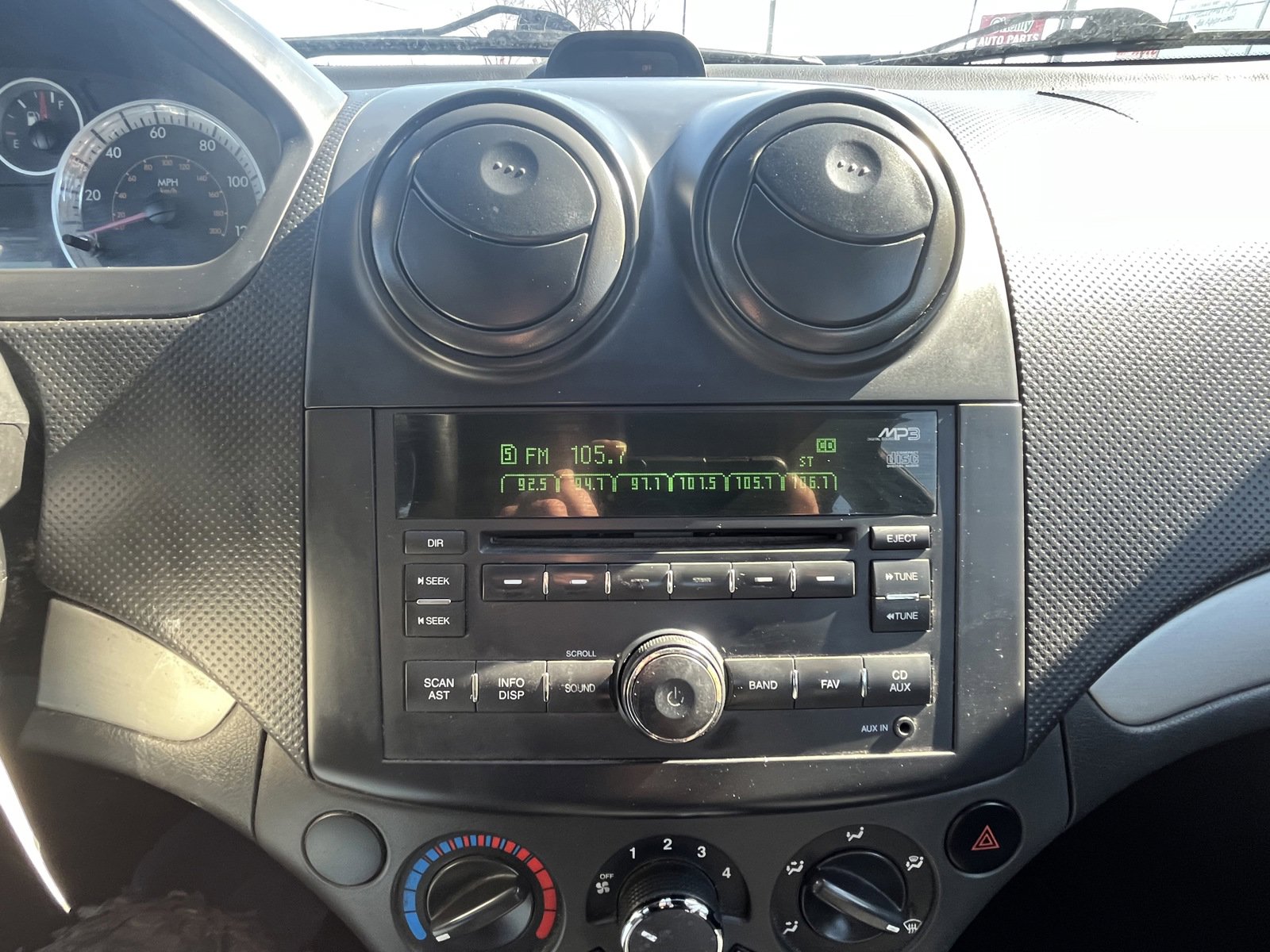 Used 2009 Chevrolet Aveo LT image 10