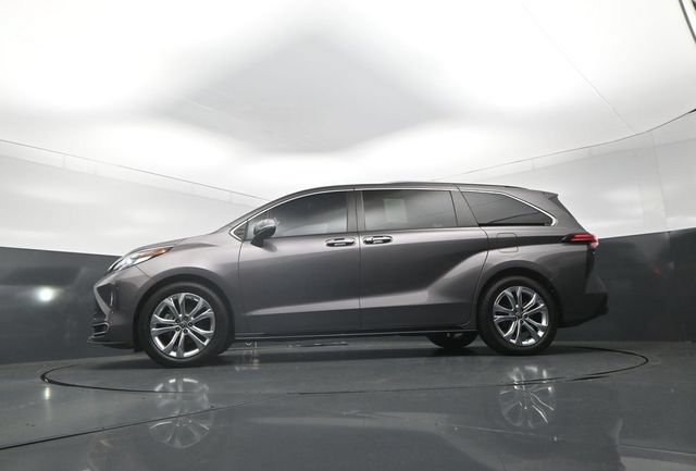 Used 2022 Toyota Sienna Platinum FWD image 38