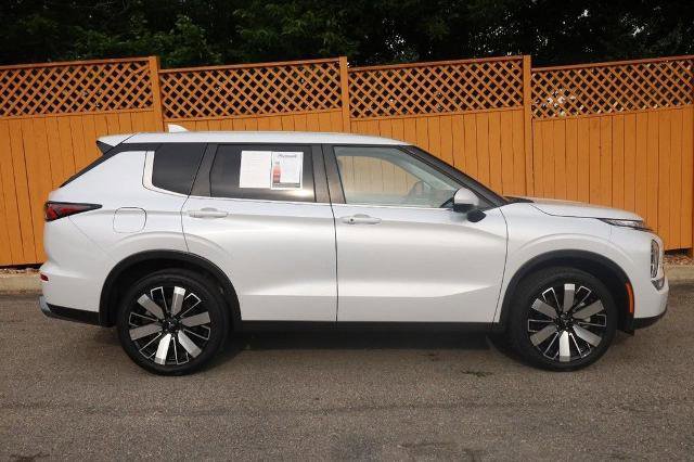 Used 2025 Mitsubishi Outlander AWD image 5