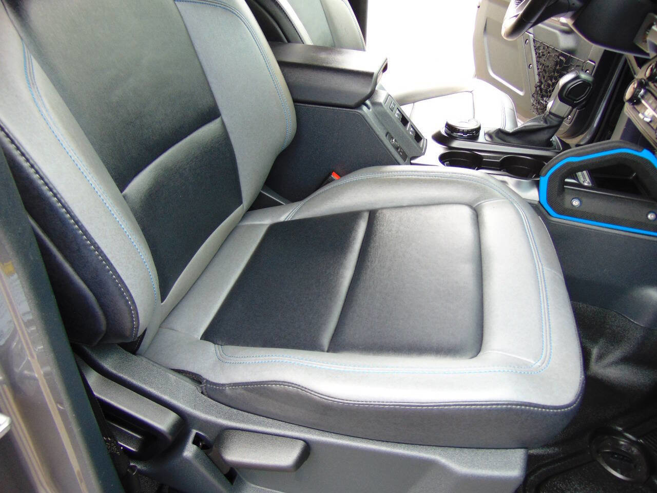 Used 2022 Ford Bronco Black Diamond image 15