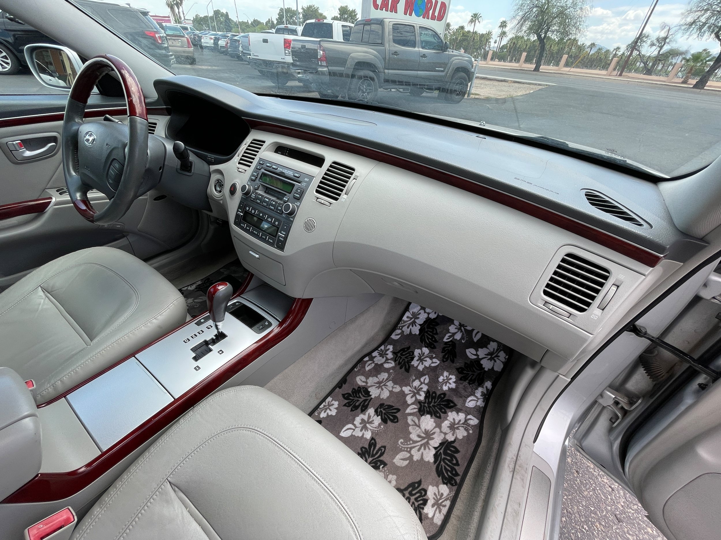 Used 2006 Hyundai Azera Limited FWD image 25