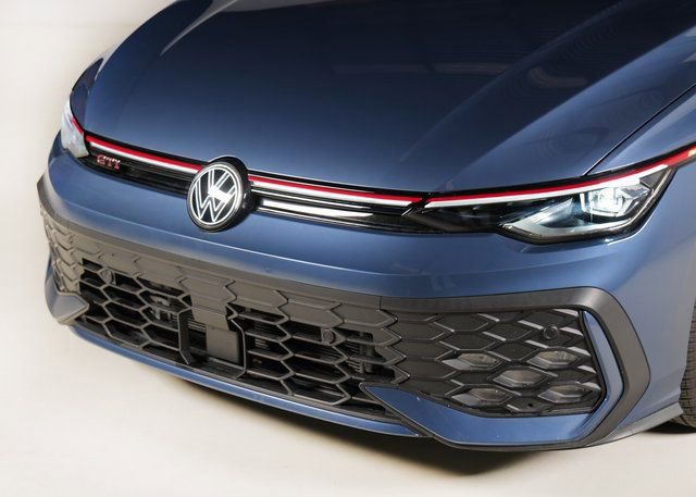 Used 2025 Volkswagen GTI SE w/ SE Leather Seating Package image 26