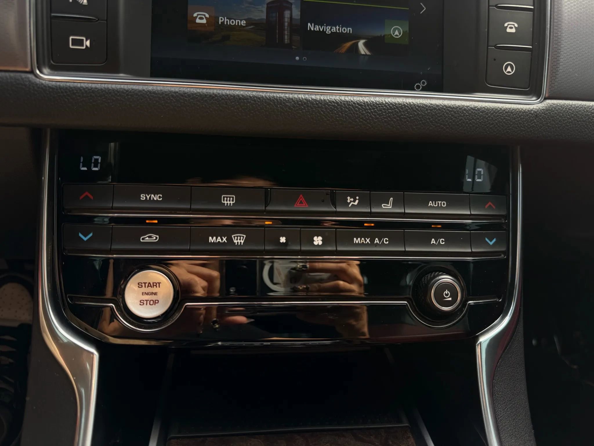 Used 2017 Jaguar XF R-Sport image 30