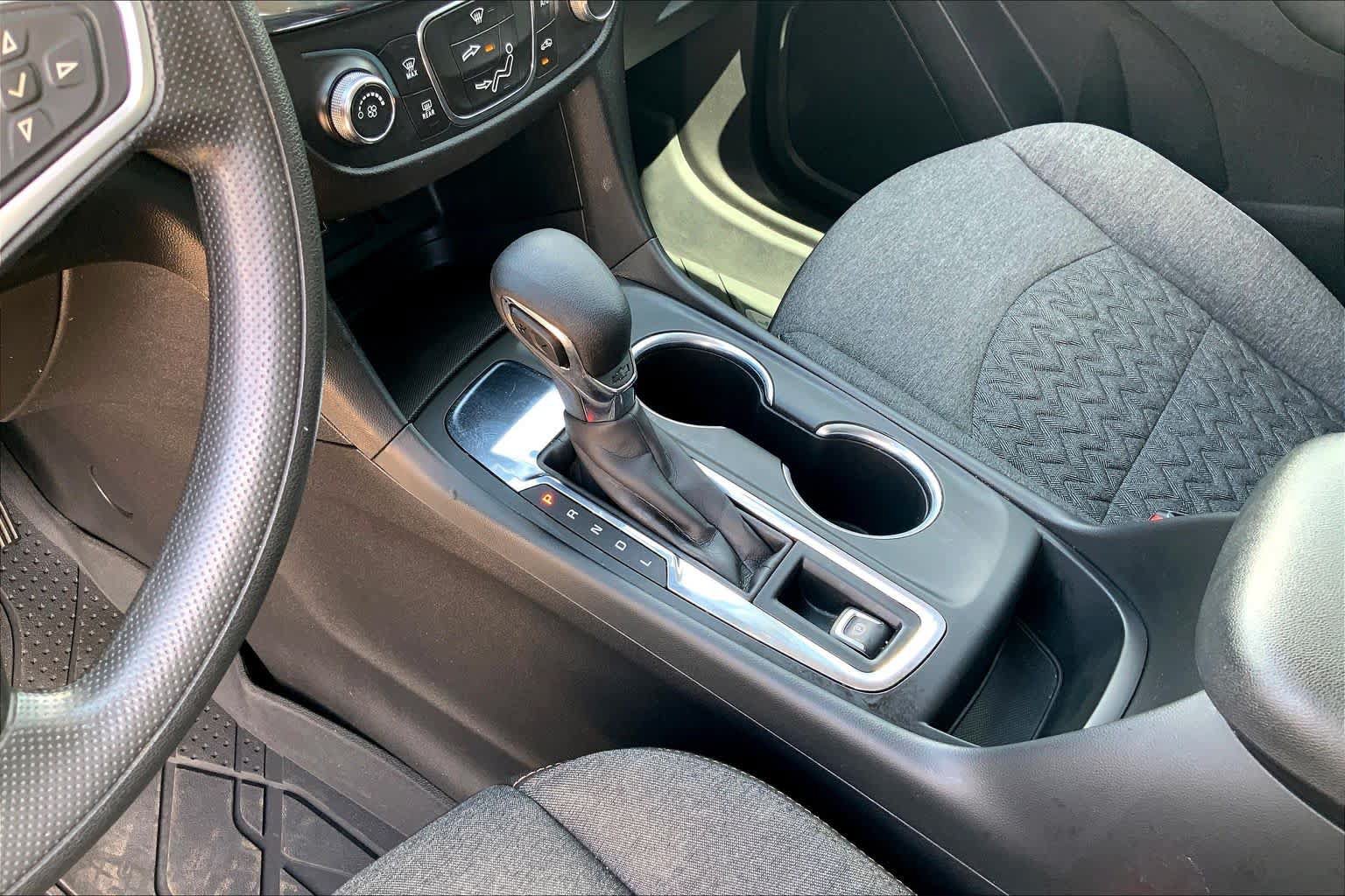 Used 2022 Chevrolet Equinox LT w/ LPO, Floor Liner Package FWD image 17