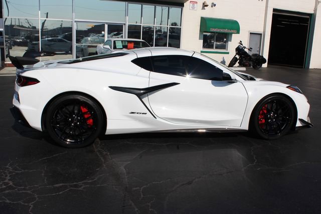 Used 2025 Chevrolet Corvette Z06 w/ Z07 Performance Package RWD image 27