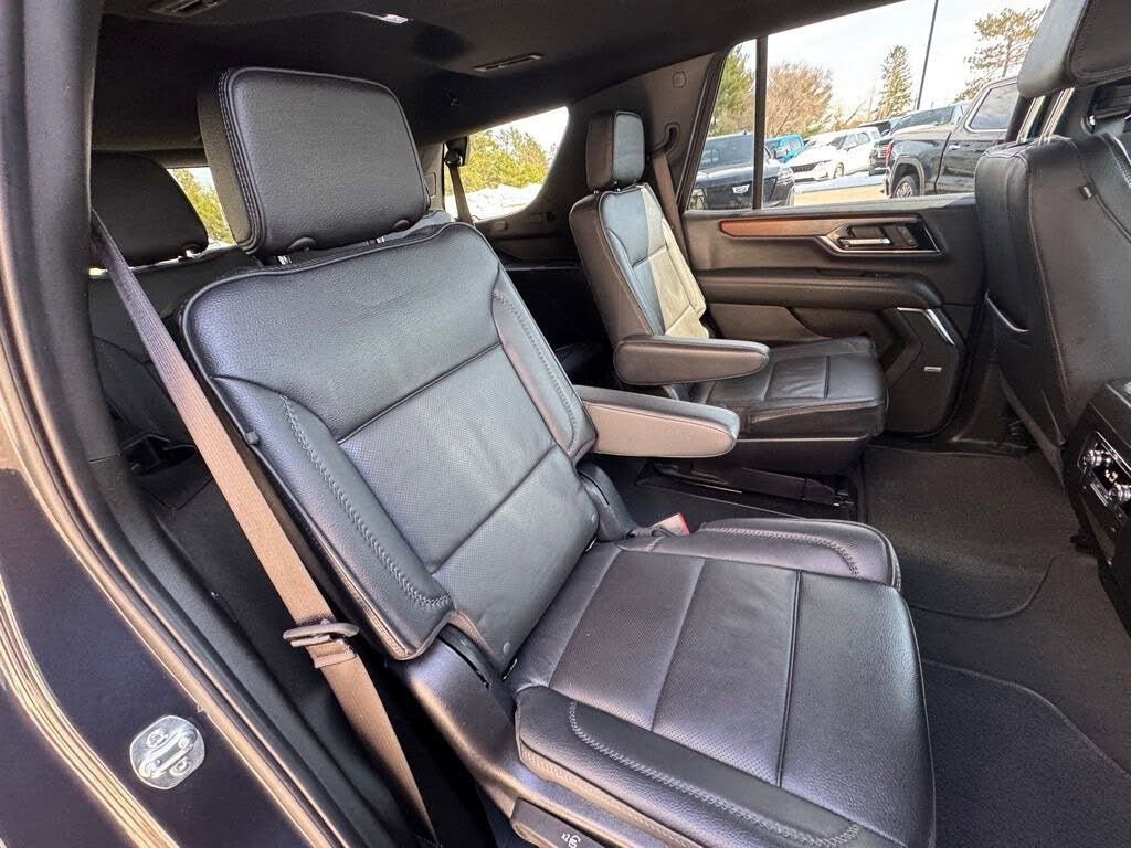 Used 2025 GMC Yukon Denali w/ Sun & Power Step Package image 64
