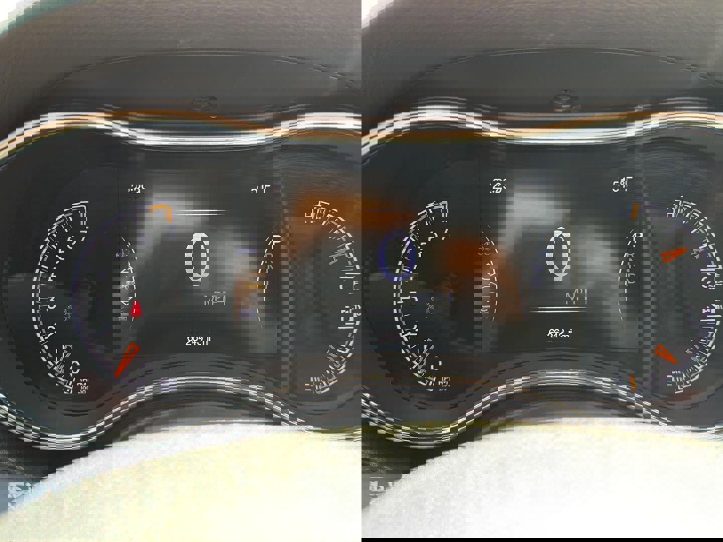 Used 2018 Jeep Grand Cherokee Limited image 19