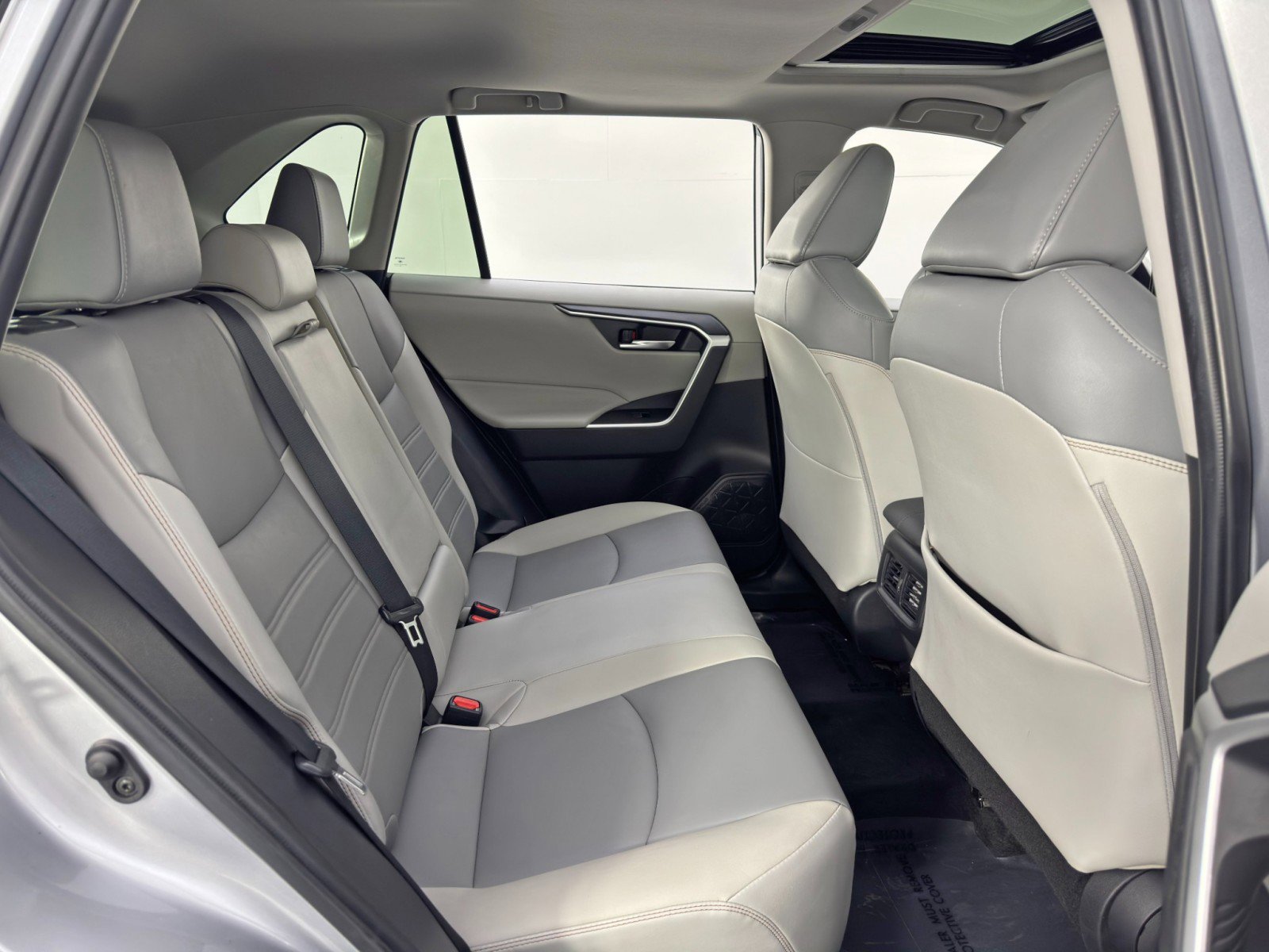 Used 2022 Toyota RAV4 XLE Premium image 37