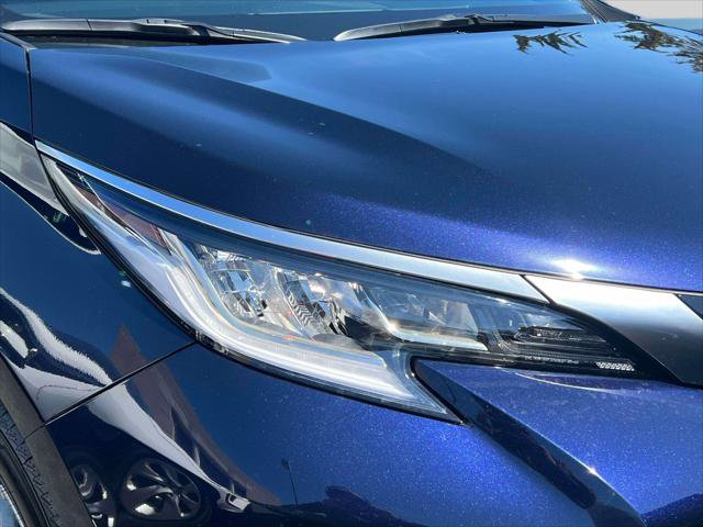Certified 2025 Toyota Sienna Limited image 8