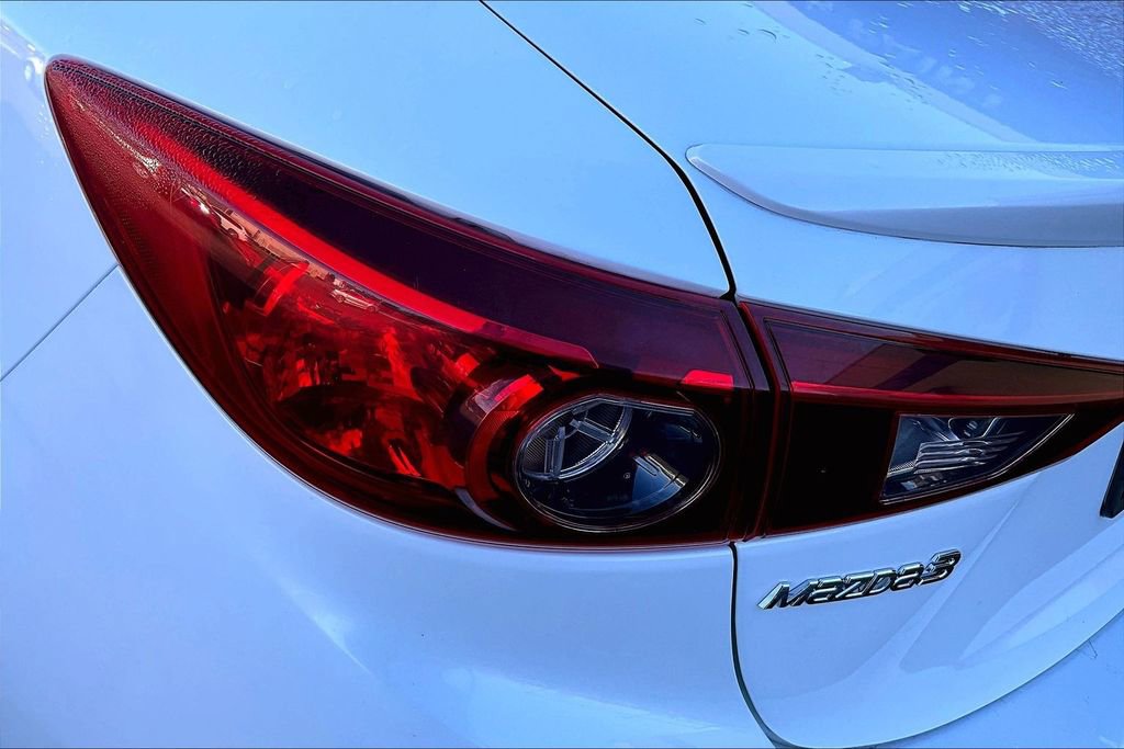 Used 2018 MAZDA MAZDA3 Touring image 29