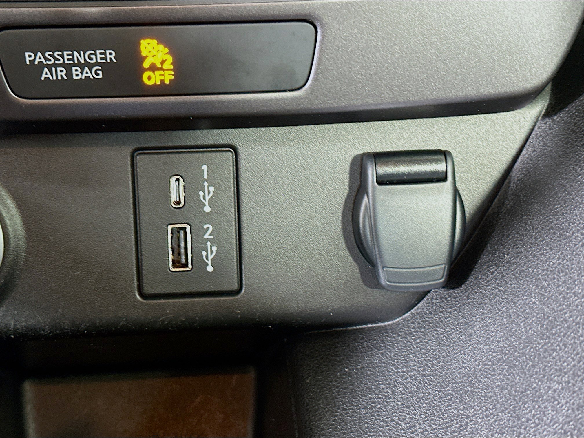 Used 2025 Nissan Leaf S image 25