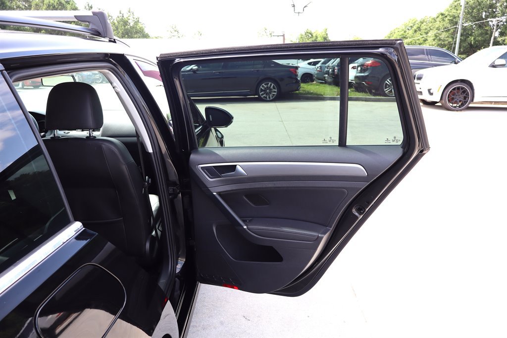 Used 2015 Volkswagen Golf TDI S FWD image 30