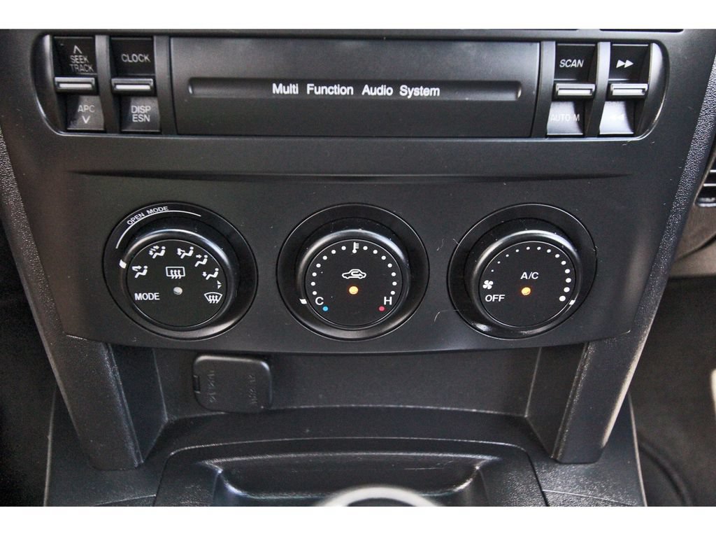 Used 2006 MAZDA MX-5 Miata RWD image 20