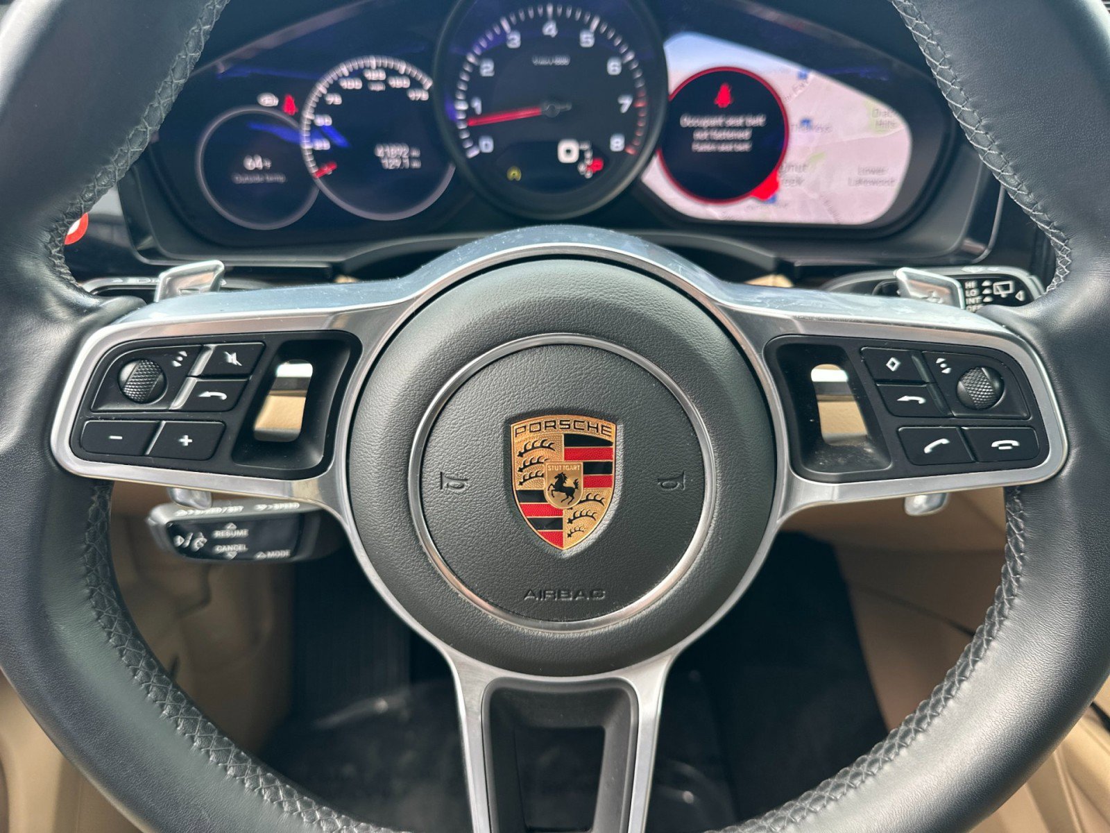 Certified 2023 Porsche Cayenne Platinum Edition image 23