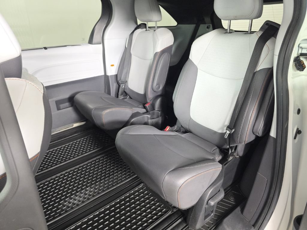 Used 2022 Toyota Sienna XSE AWD/4WD image 28