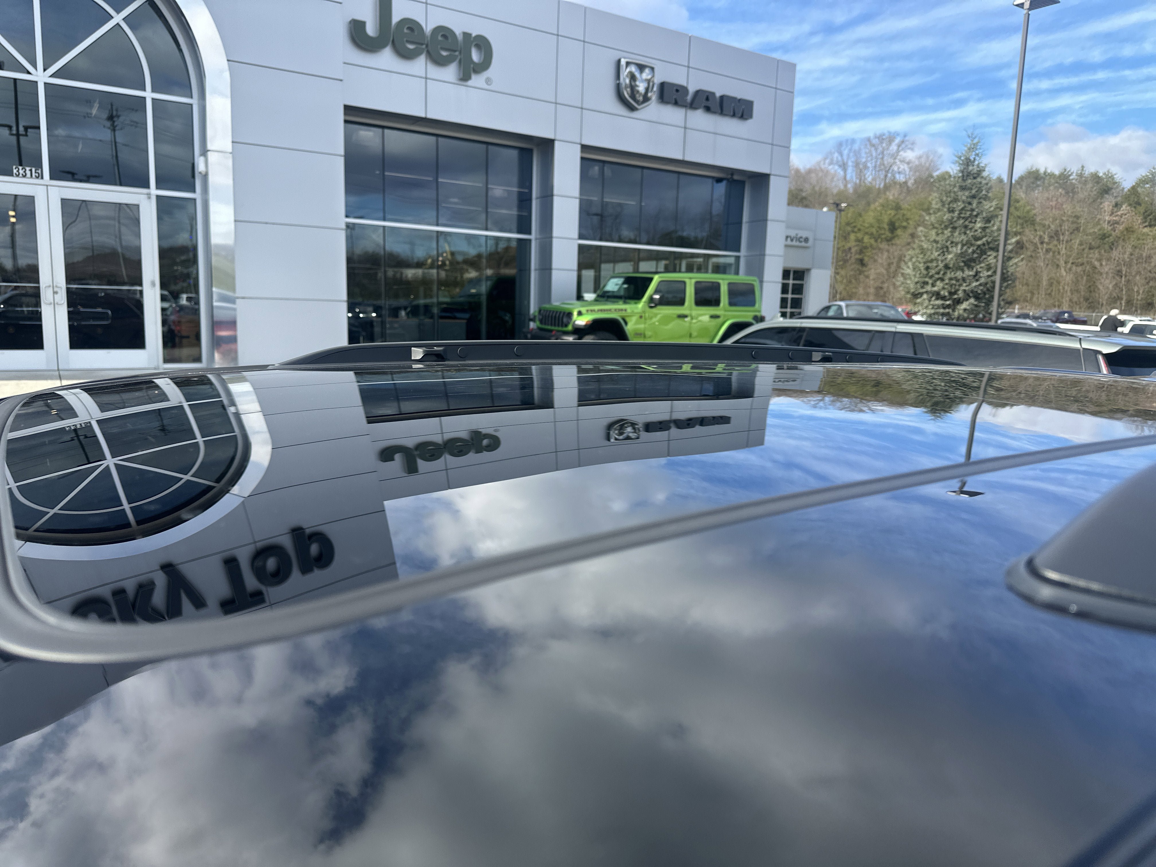 New 2025 Jeep Grand Cherokee Limited w/ Black Appearance Package AWD/4WD image 16