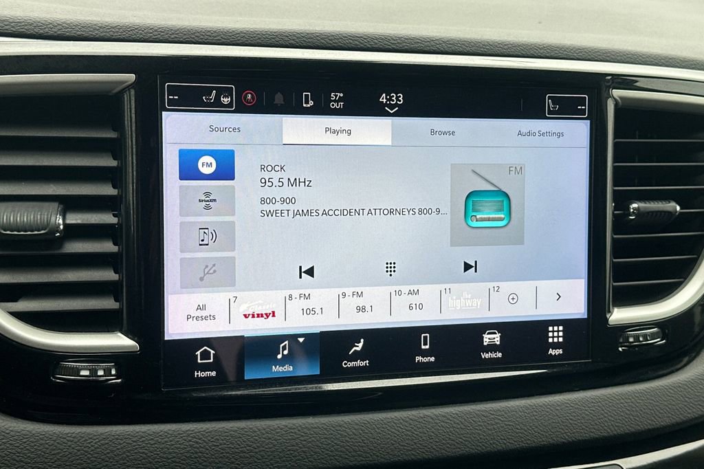 Used 2023 Chrysler Pacifica Touring-L image 19