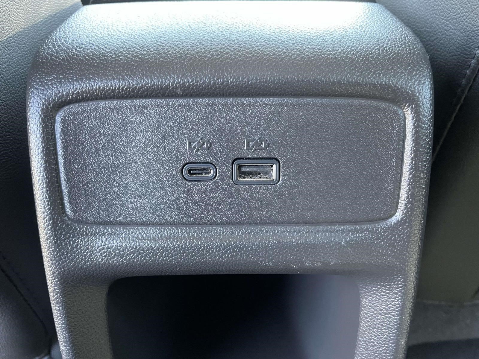 Used 2025 Chevrolet Trax LT w/ LT Convenience Package FWD image 9