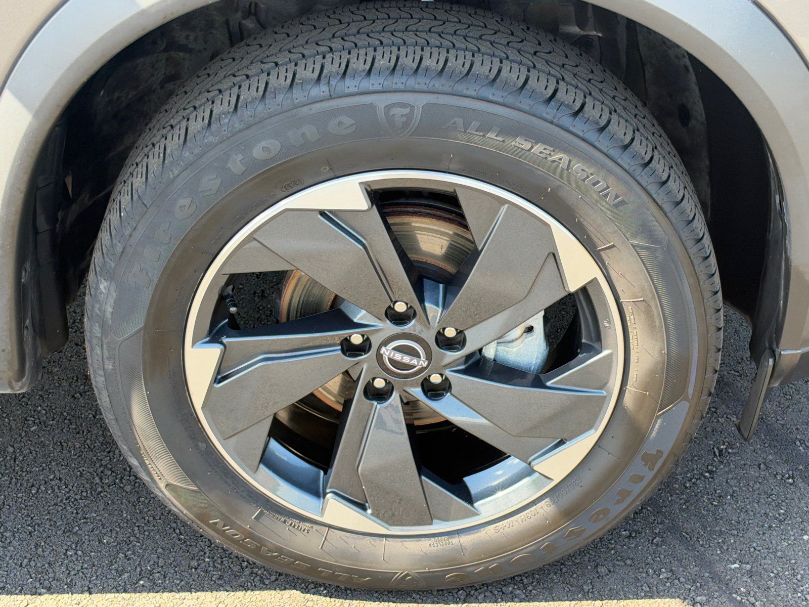 Used 2024 Nissan Rogue SV AWD/4WD image 12