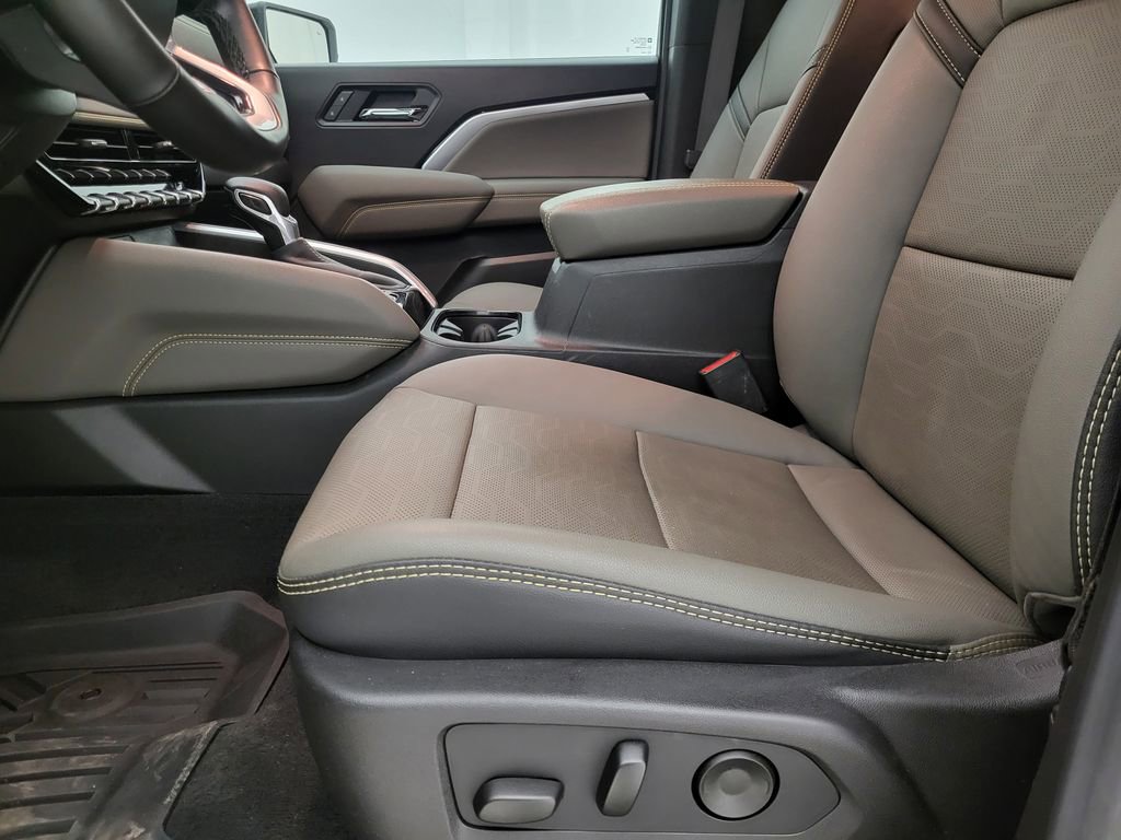 Certified 2025 Chevrolet Colorado ZR2 w/ Technology Package image 2