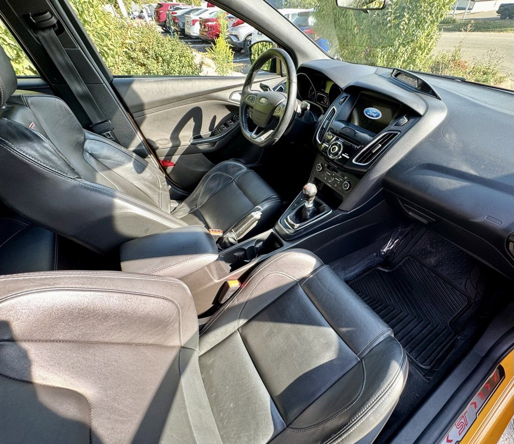 Used 2016 Ford Focus ST w/ Equipment Group 402A image 2