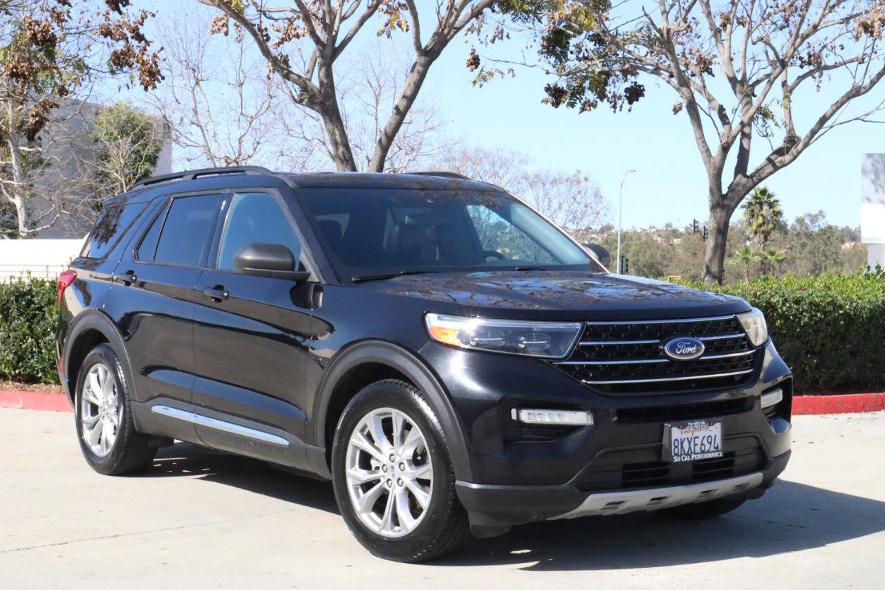 Used 2020 Ford Explorer XLT image 2
