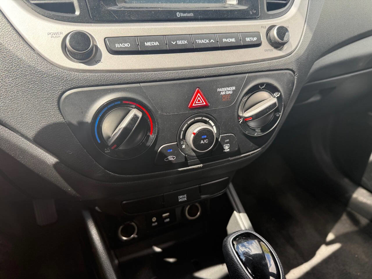 Used 2021 Hyundai Accent SE FWD image 14