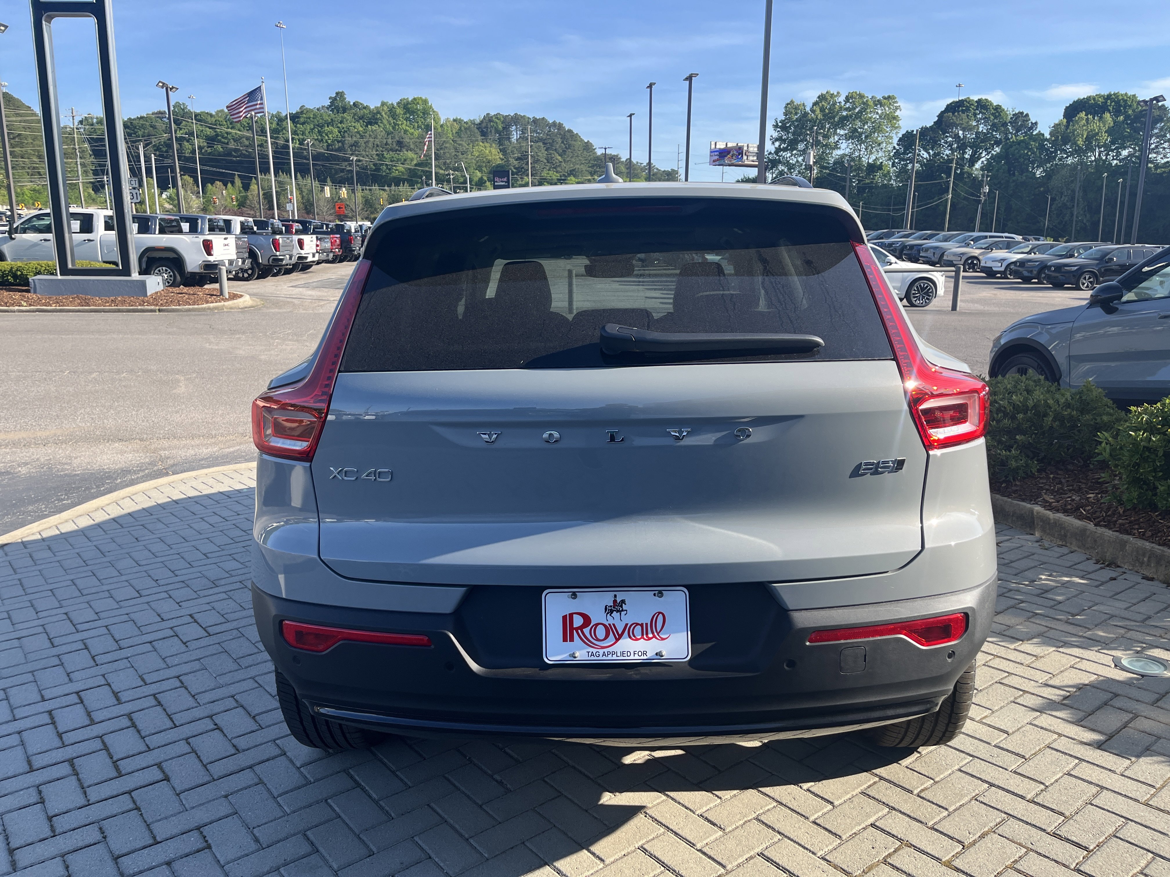 New 2026 Volvo XC40 B5 Plus w/ Protection Package Premier AWD/4WD image 4