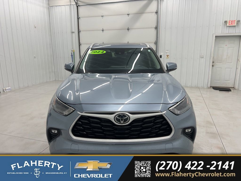 Used 2024 Toyota Highlander XLE image 7