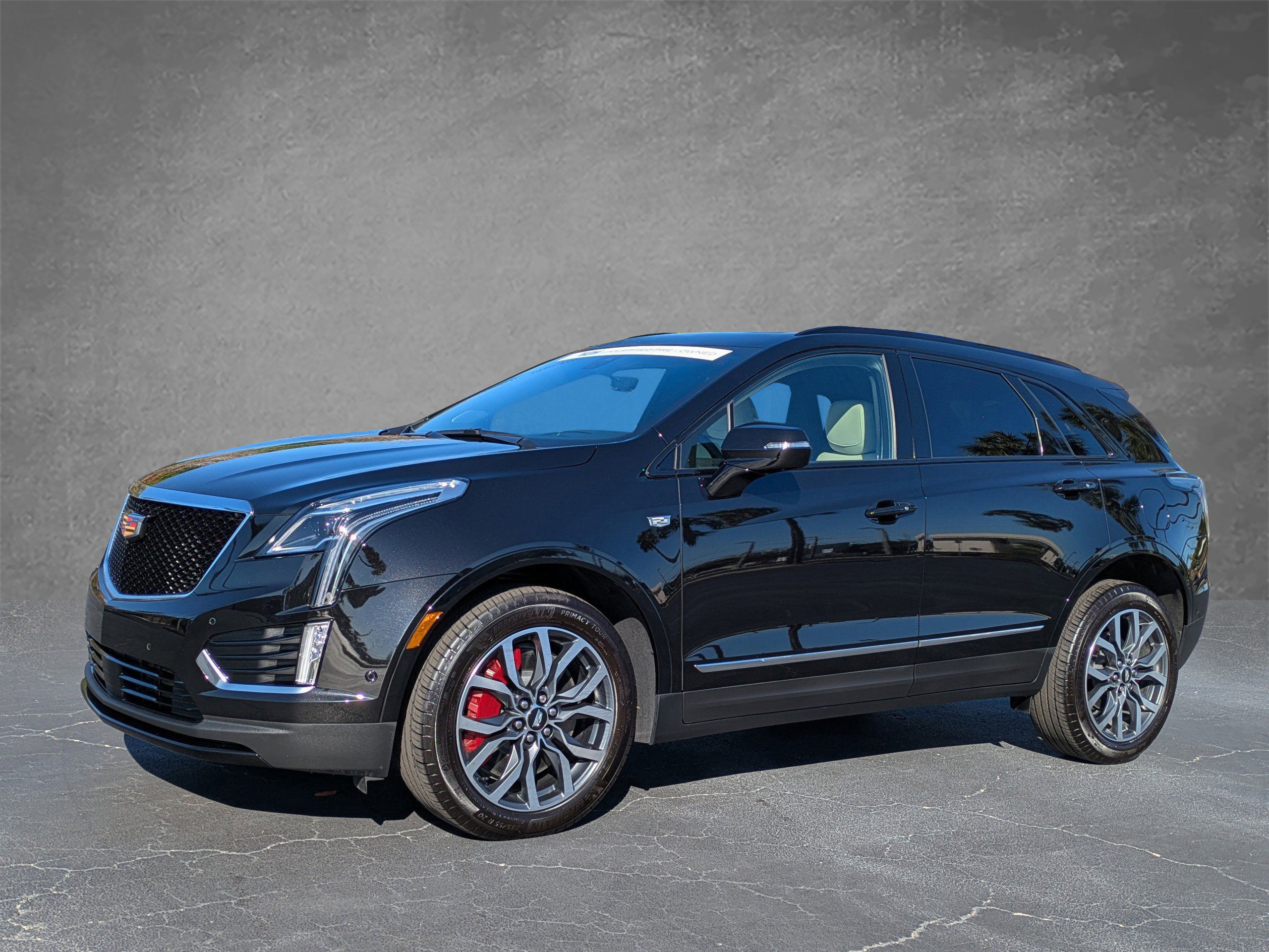 Certified 2025 Cadillac XT5 Sportv w/ Technology Package image 2