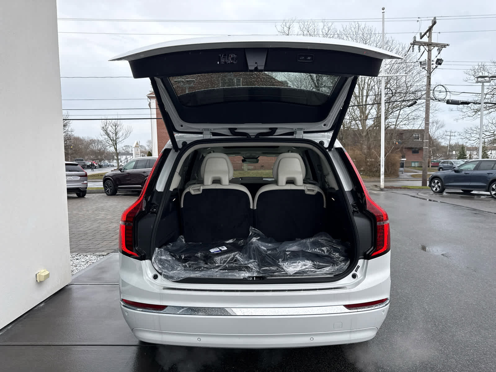New 2026 Volvo XC90 T8 Ultra w/ Protection Package Premier image 10