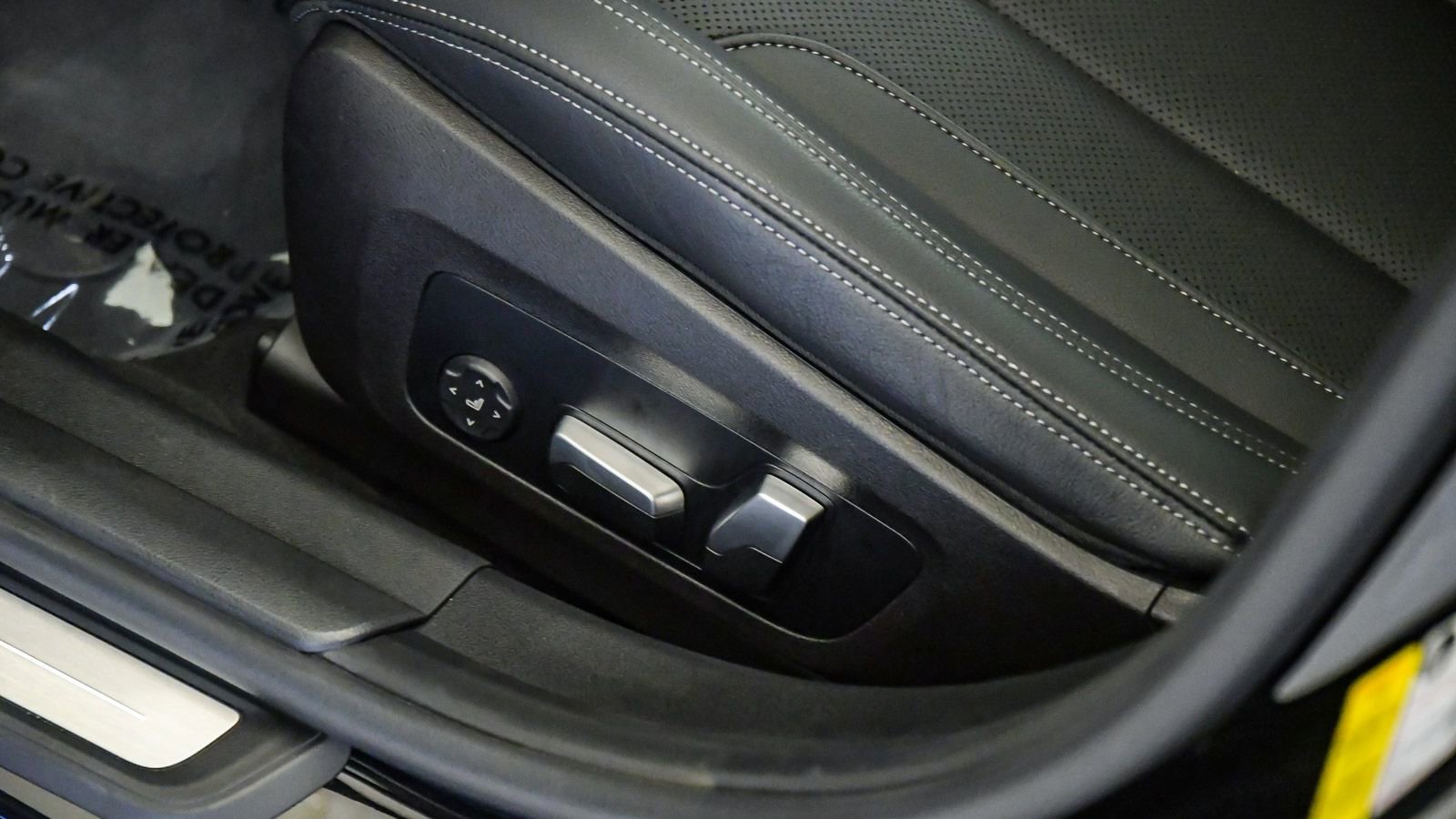 Certified 2023 BMW 330i Sedan w/ Driving Assistance Package image 23