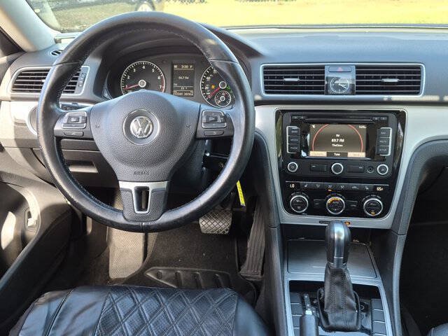 Used 2012 Volkswagen Passat 2.5 SE FWD image 30