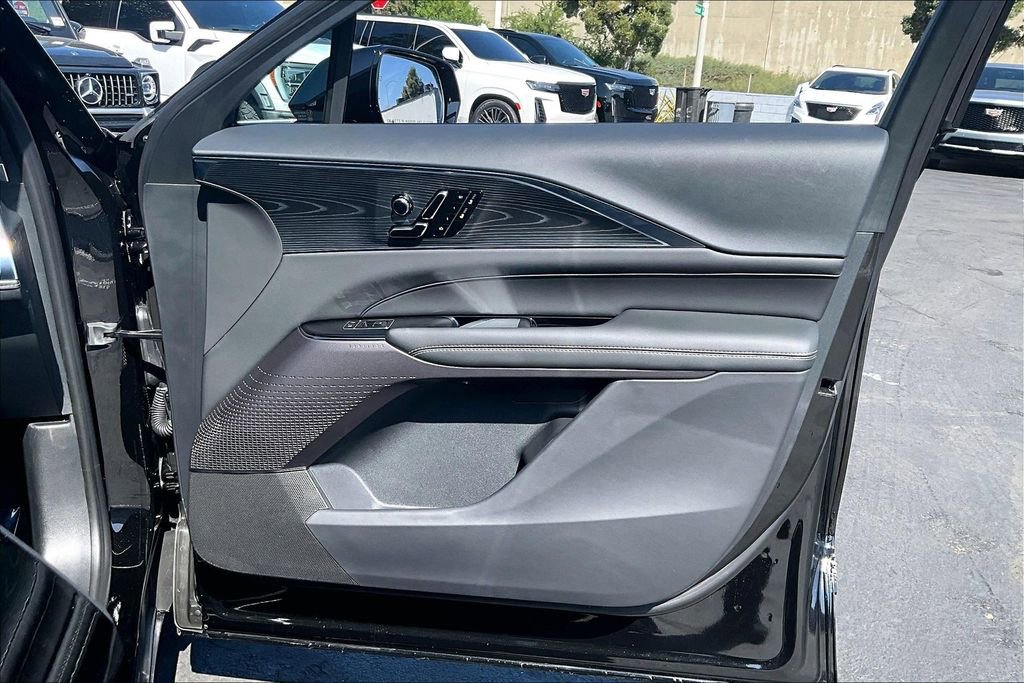 New 2026 Cadillac Lyriq Luxury image 32