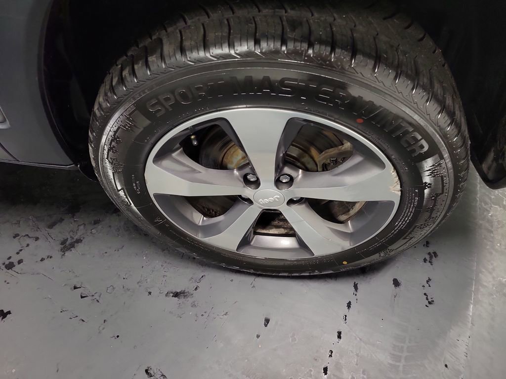 Used 2019 Jeep Cherokee Limited AWD/4WD image 11