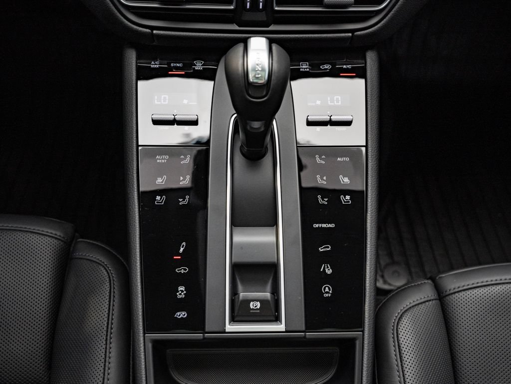 Certified 2026 Porsche Macan GTS AWD/4WD image 38