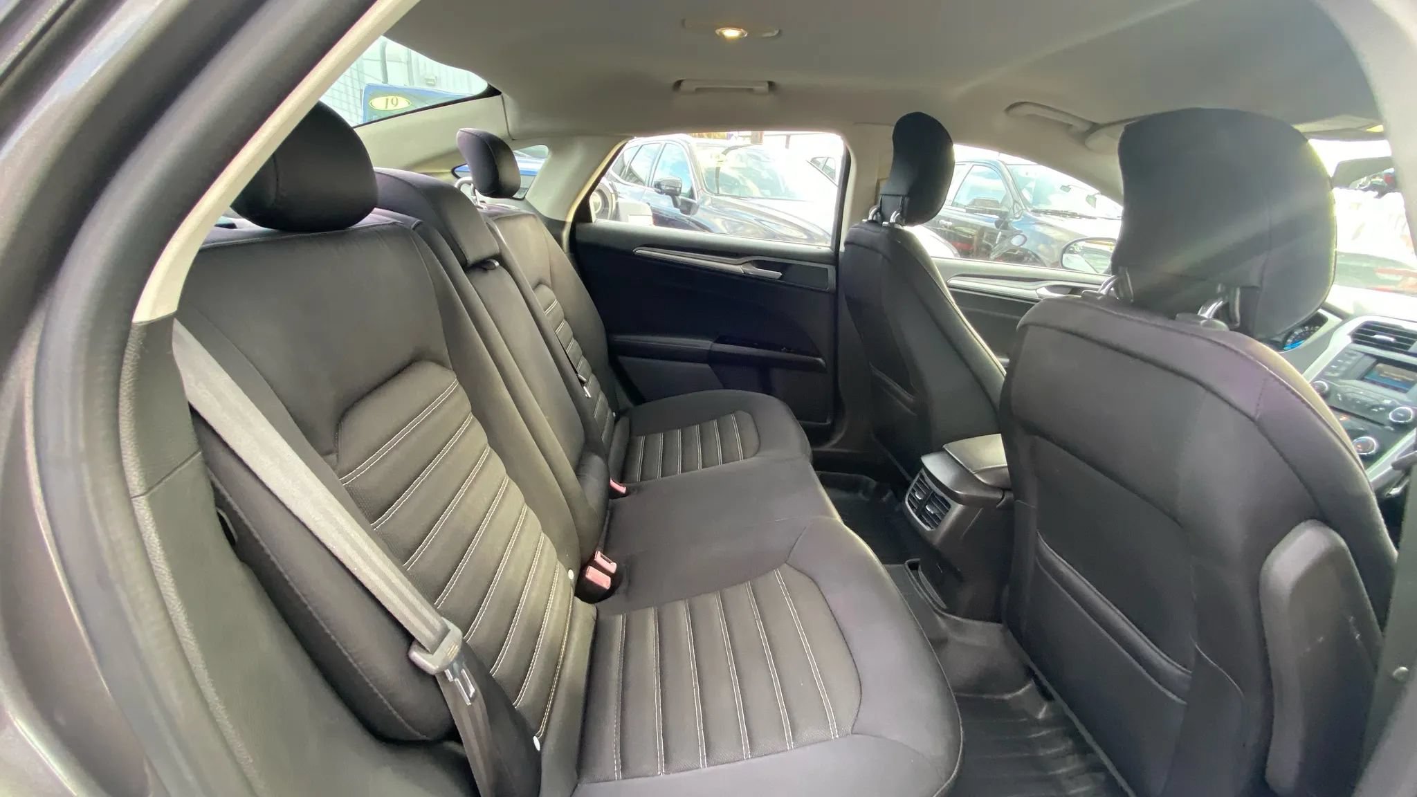 Used 2014 Ford Fusion SE FWD image 18