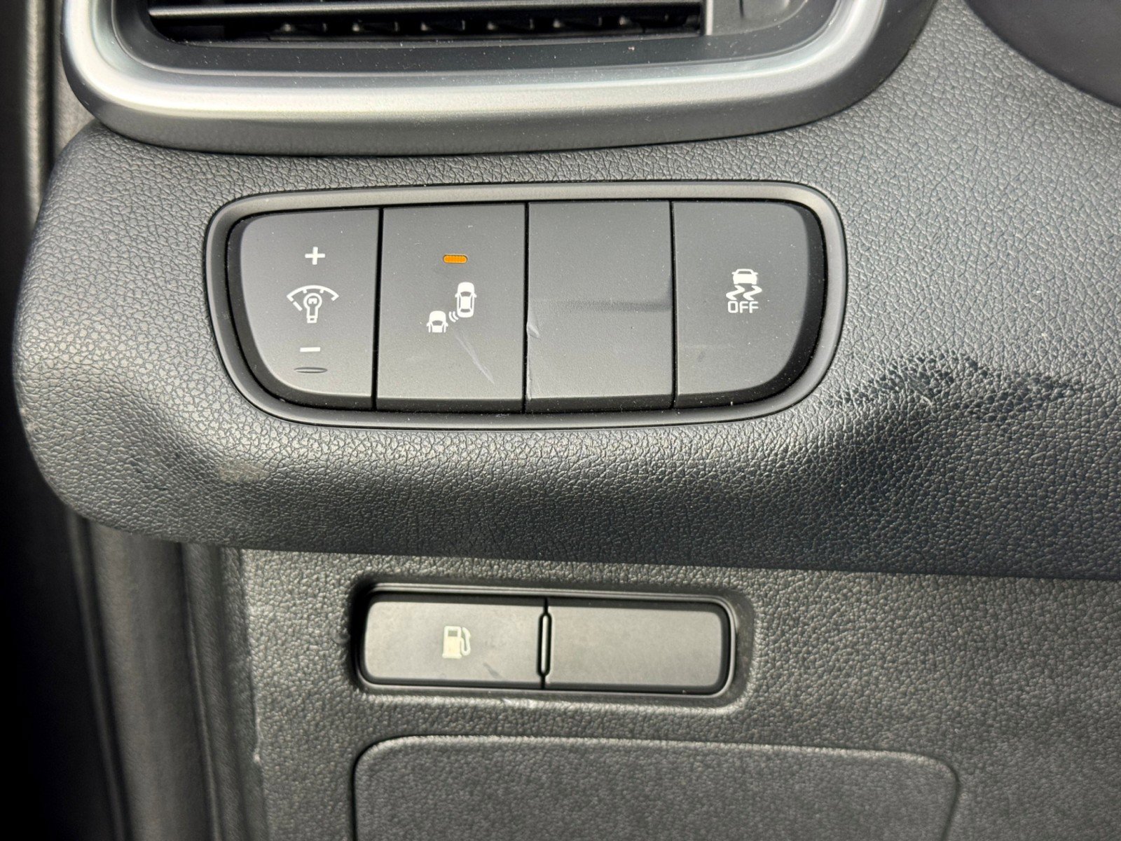 Used 2019 Kia Sorento LX w/ LX Convenience Package image 16