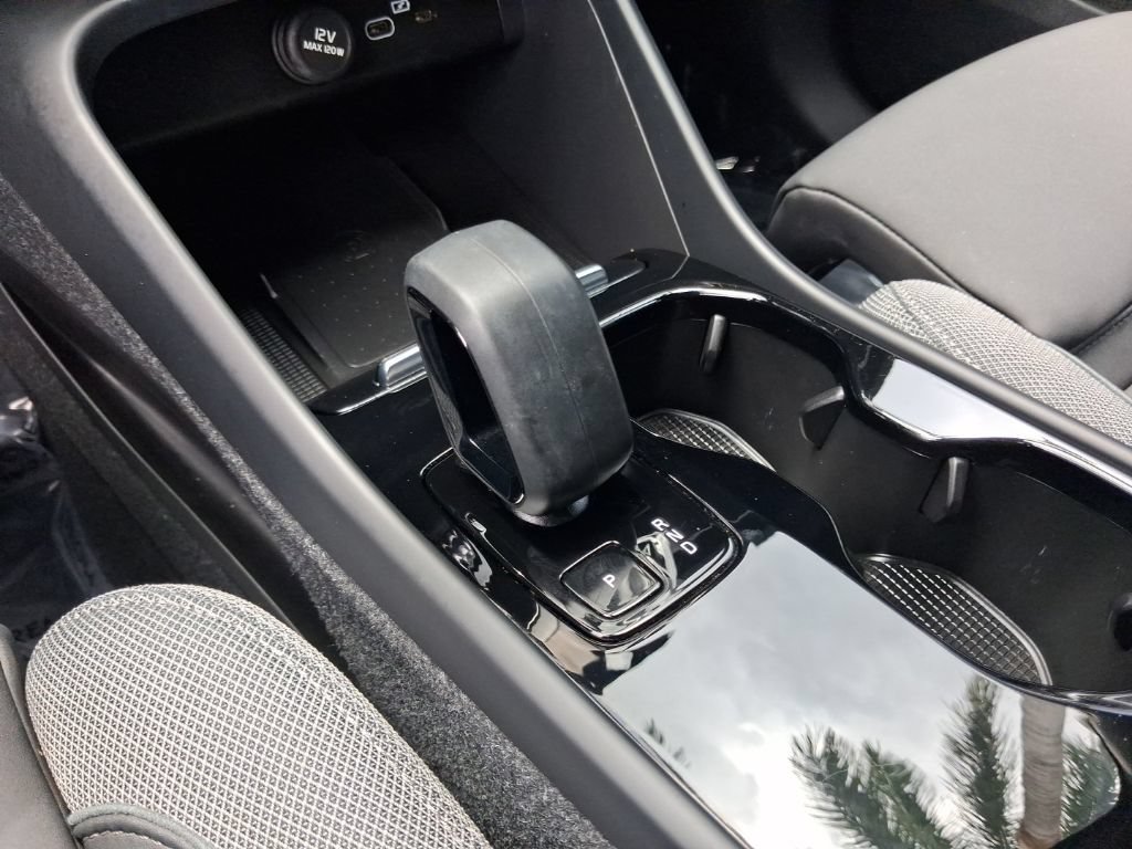 Certified 2023 Volvo XC40 Recharge Core AWD/4WD image 21