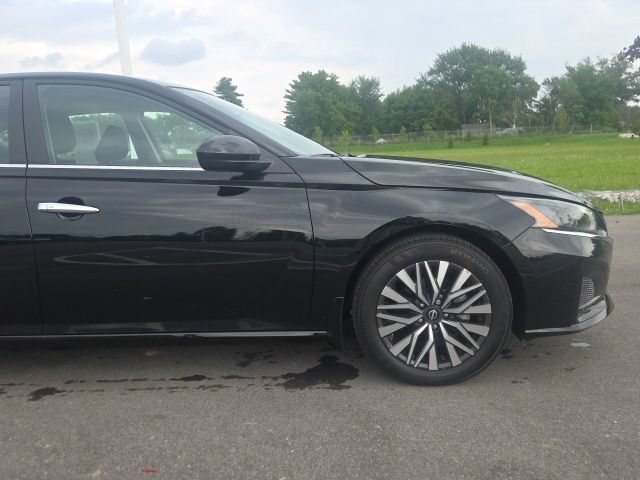 Used 2024 Nissan Altima 2.5 SV w/ SV Premium Package FWD image 4