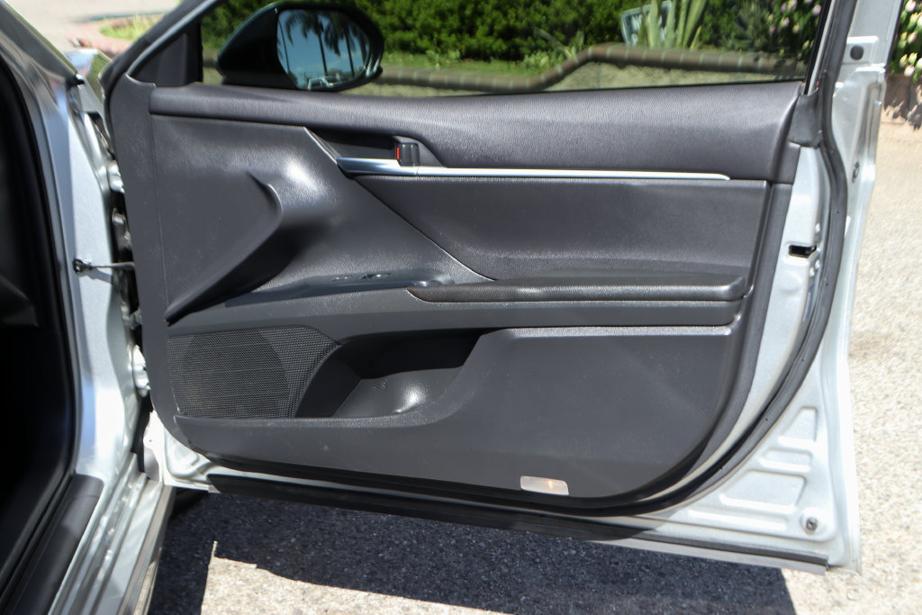 Used 2018 Toyota Camry SE FWD image 36