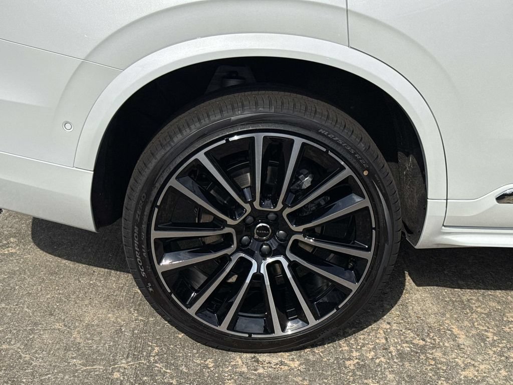 New 2026 Volvo XC90 B6 Plus w/ Protection Package Premier AWD/4WD image 8