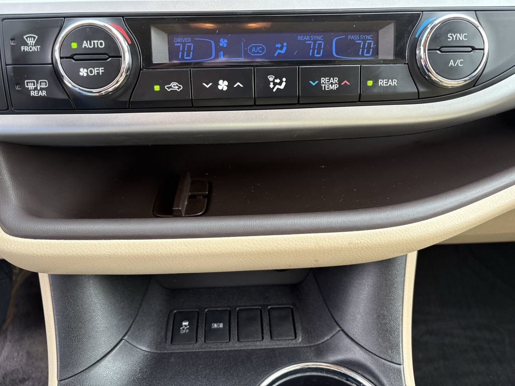 Used 2018 Toyota Highlander XLE FWD image 20