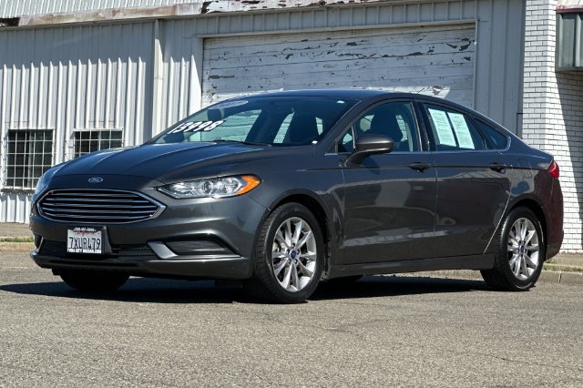 Used 2017 Ford Fusion SE w/ Fusion SE Technology Package FWD image 8