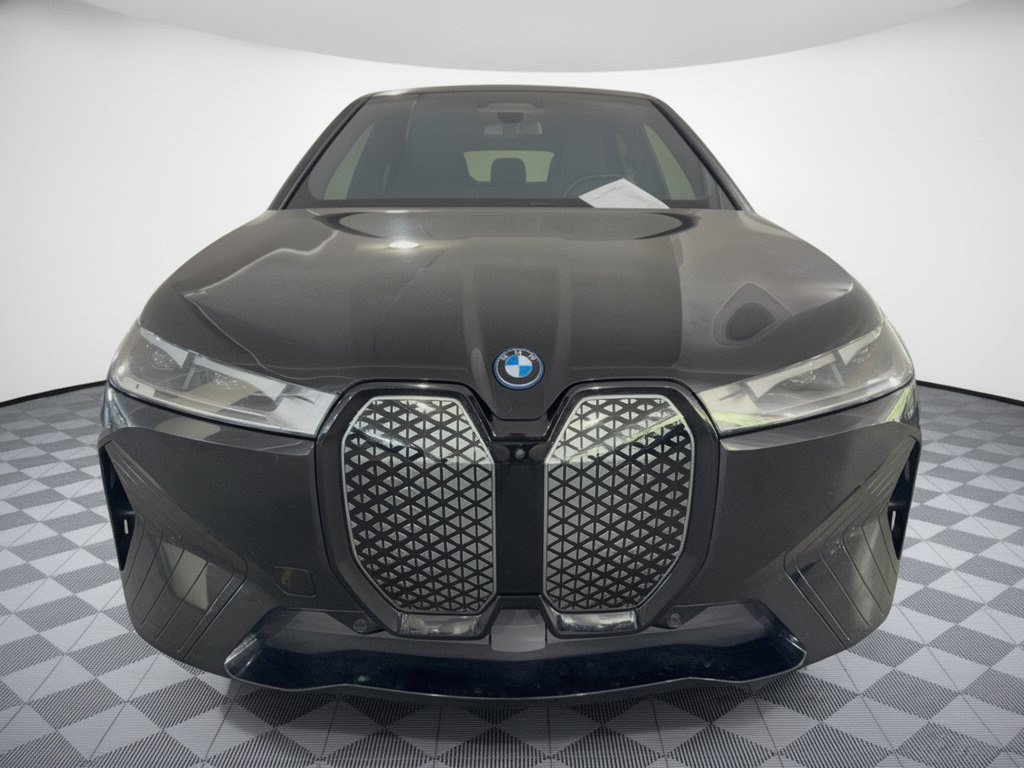 Used 2024 BMW iX xDrive50 w/ Sport Package AWD/4WD image 4